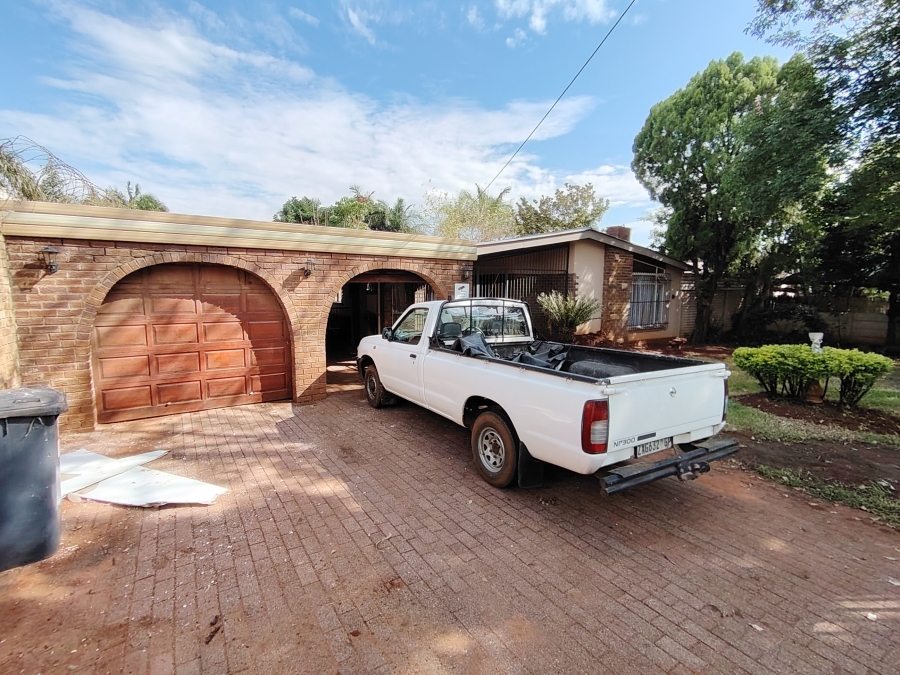 To Let 4 Bedroom Property for Rent in Sinoville Gauteng