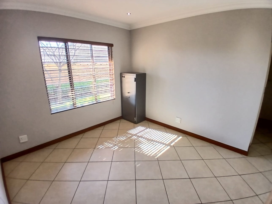 To Let 3 Bedroom Property for Rent in Equestria Gauteng