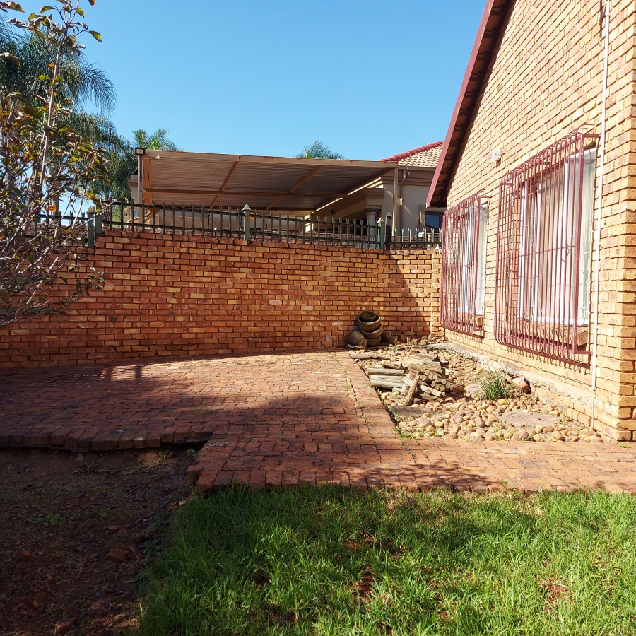 4 Bedroom Property for Sale in Moreleta Park Gauteng