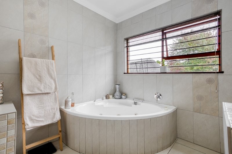 4 Bedroom Property for Sale in Douglasdale Gauteng