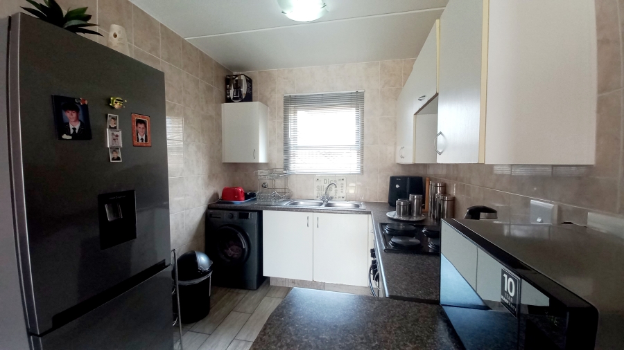 2 Bedroom Property for Sale in Parkrand Gauteng
