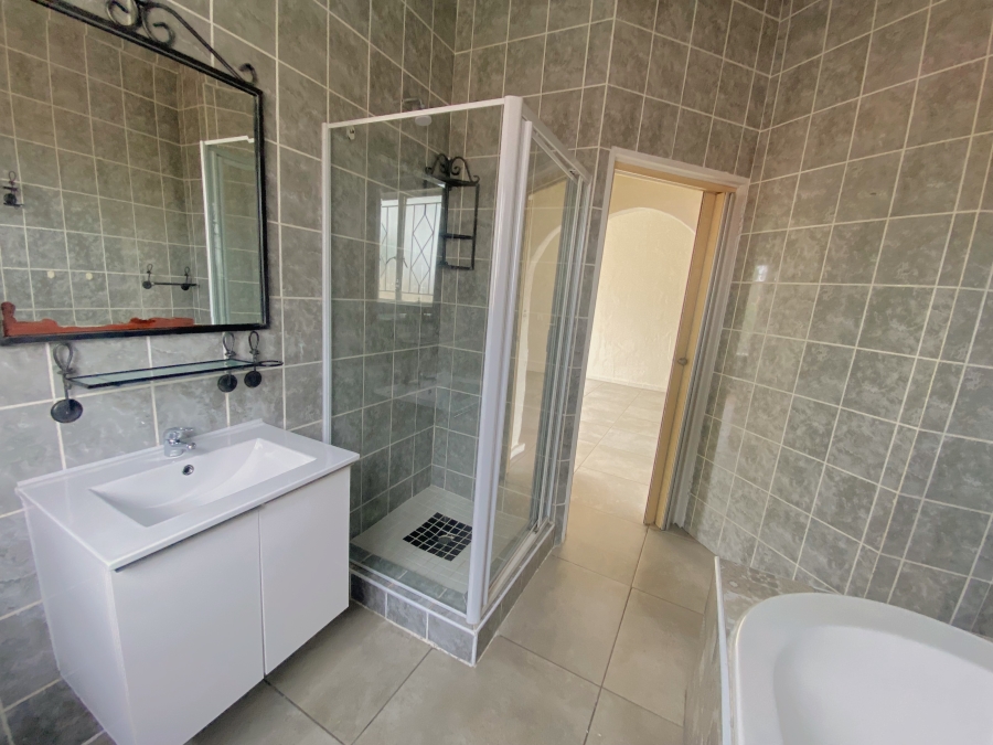 2 Bedroom Property for Sale in Roodekrans Gauteng