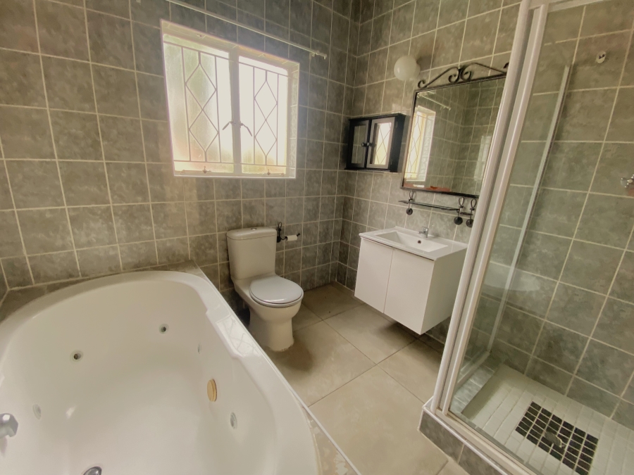 2 Bedroom Property for Sale in Roodekrans Gauteng
