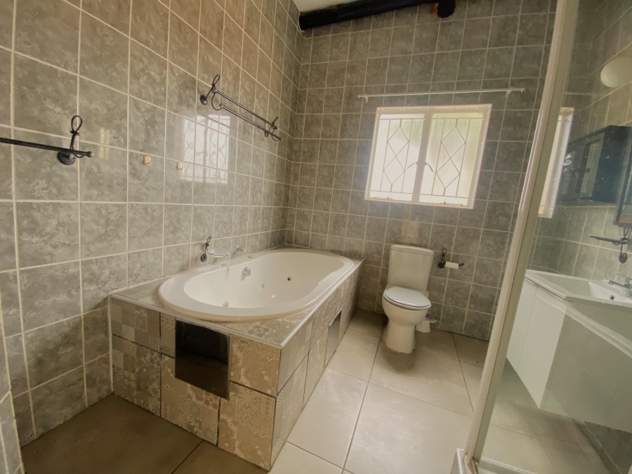 2 Bedroom Property for Sale in Roodekrans Gauteng