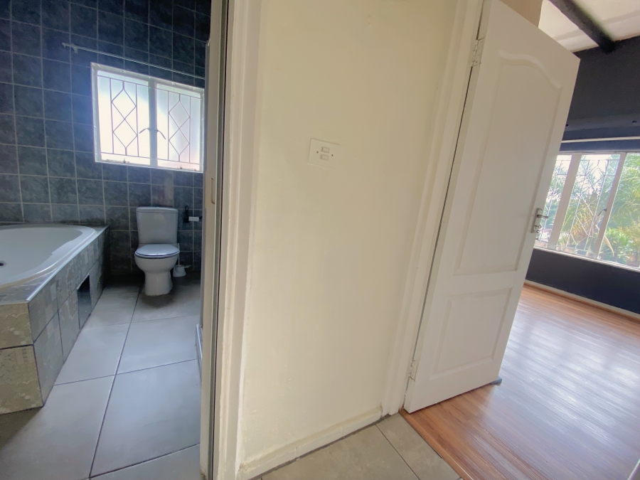 2 Bedroom Property for Sale in Roodekrans Gauteng