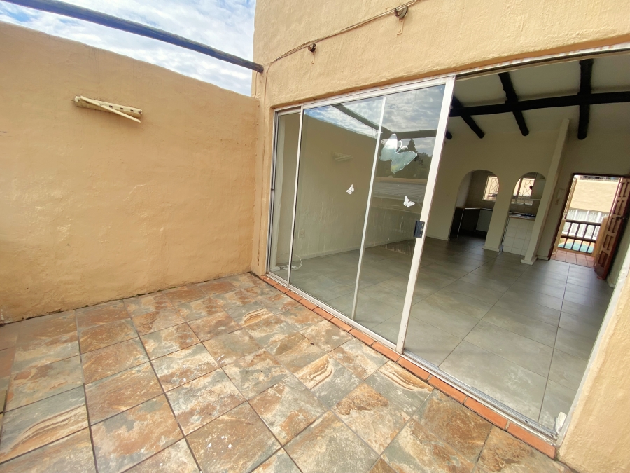 2 Bedroom Property for Sale in Roodekrans Gauteng