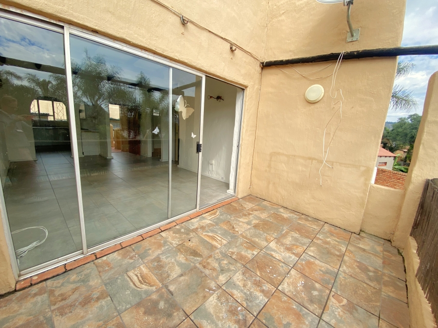 2 Bedroom Property for Sale in Roodekrans Gauteng