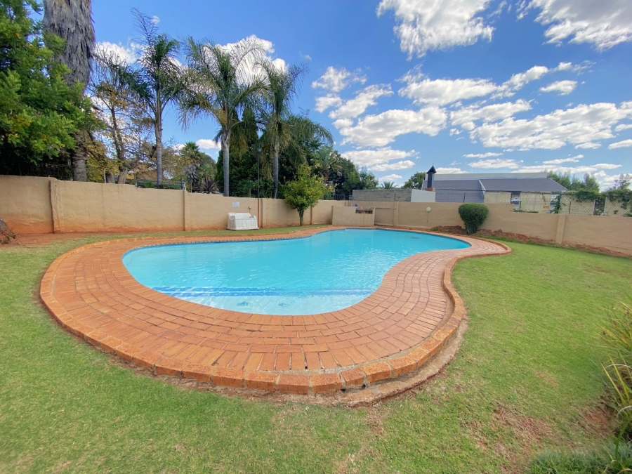 2 Bedroom Property for Sale in Roodekrans Gauteng
