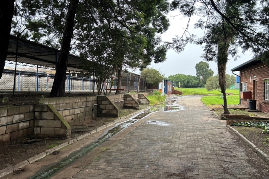 To Let commercial Property for Rent in Anderbolt Gauteng