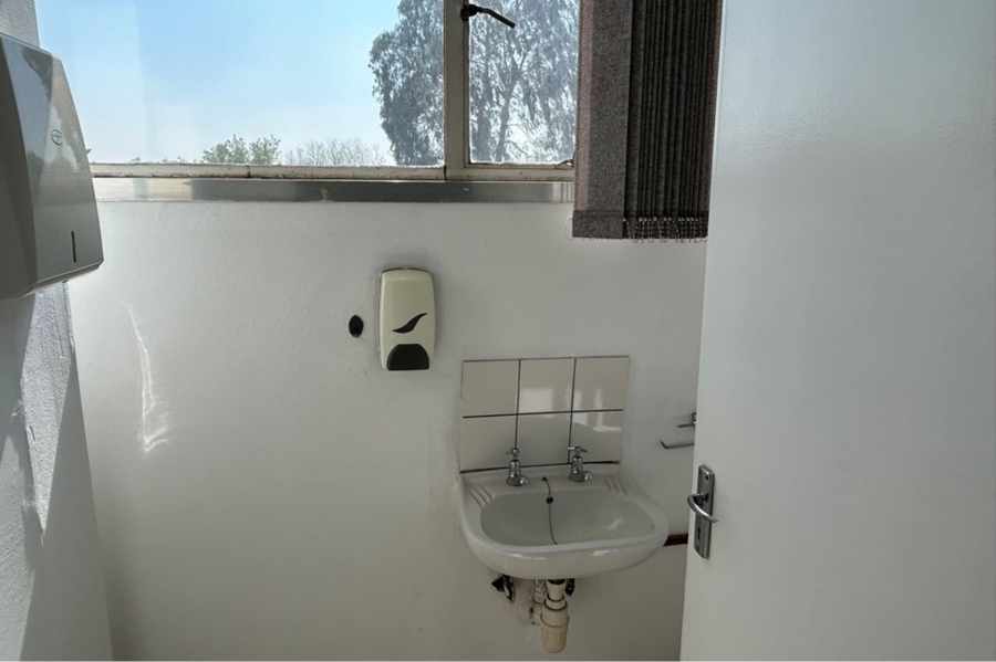 To Let commercial Property for Rent in Anderbolt Gauteng