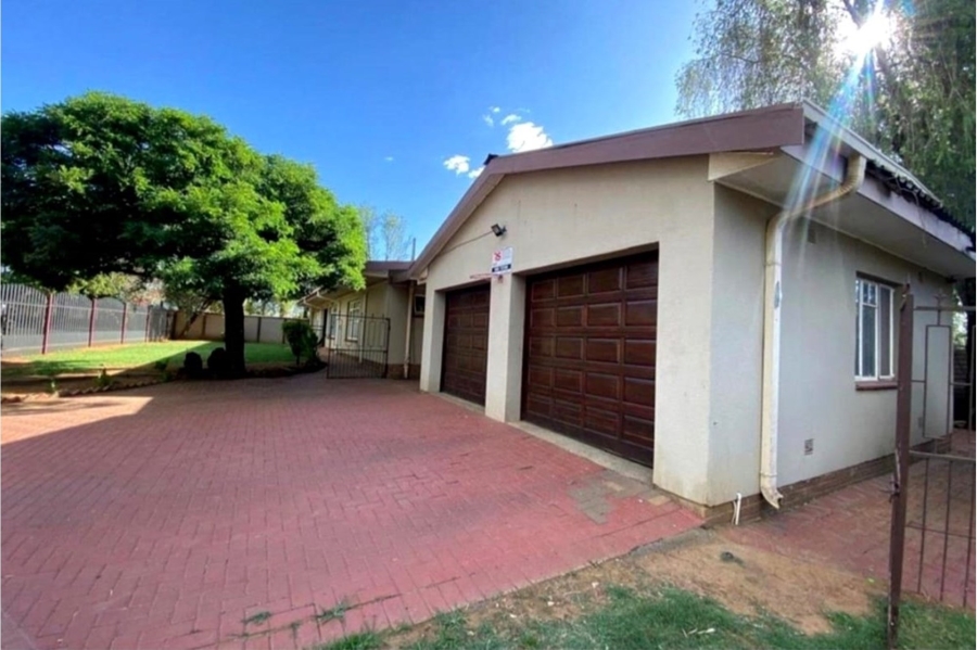 4 Bedroom Property for Sale in Vanderbijlpark SE 7 Gauteng