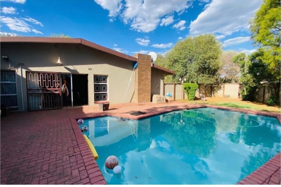 4 Bedroom Property for Sale in Vanderbijlpark SE 7 Gauteng