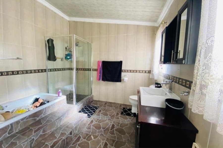 4 Bedroom Property for Sale in Vanderbijlpark SE 7 Gauteng