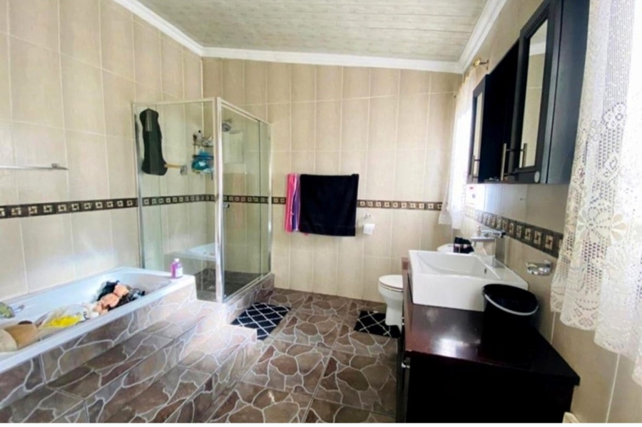 4 Bedroom Property for Sale in Vanderbijlpark SE 7 Gauteng