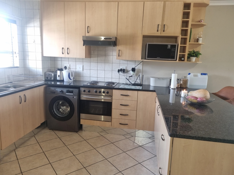 To Let 2 Bedroom Property for Rent in Leeuwenhof Estate Gauteng