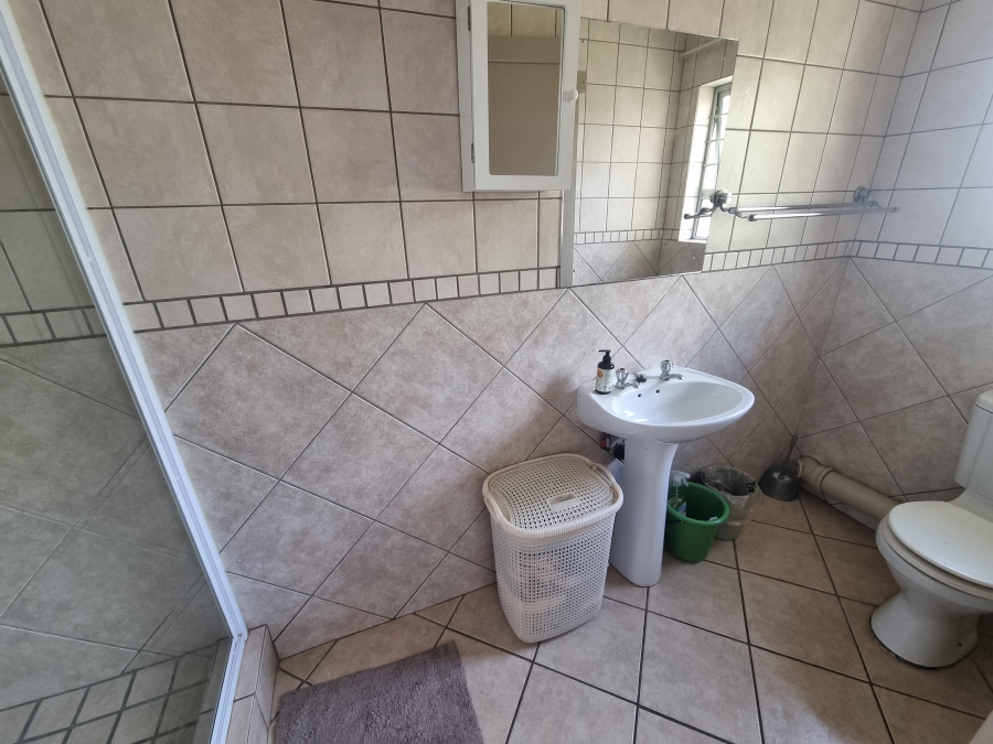 To Let 2 Bedroom Property for Rent in Leeuwenhof Estate Gauteng