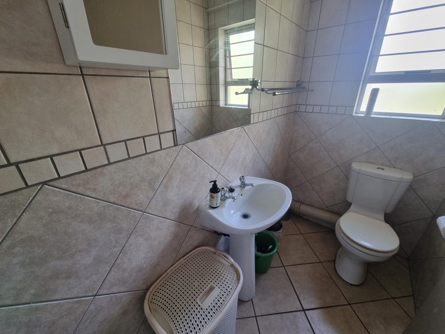 To Let 2 Bedroom Property for Rent in Leeuwenhof Estate Gauteng