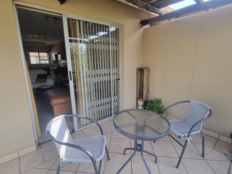 To Let 2 Bedroom Property for Rent in Leeuwenhof Estate Gauteng
