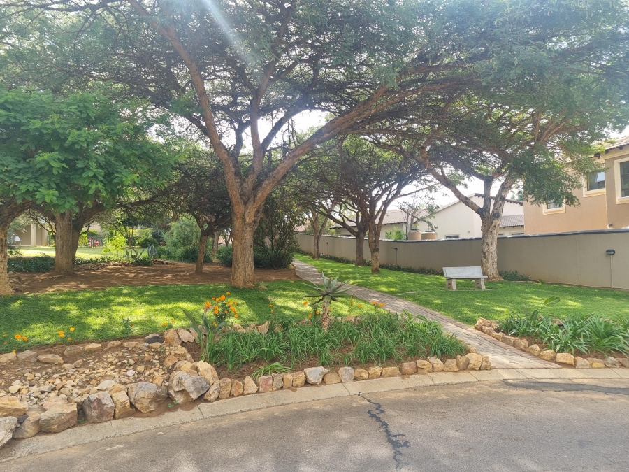 To Let 2 Bedroom Property for Rent in Leeuwenhof Estate Gauteng