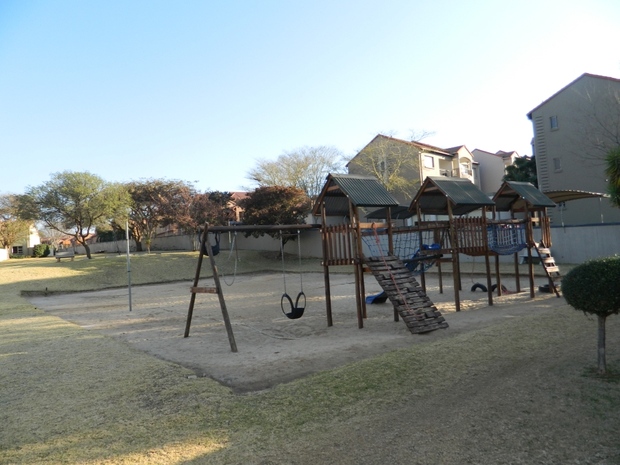 To Let 2 Bedroom Property for Rent in Leeuwenhof Estate Gauteng