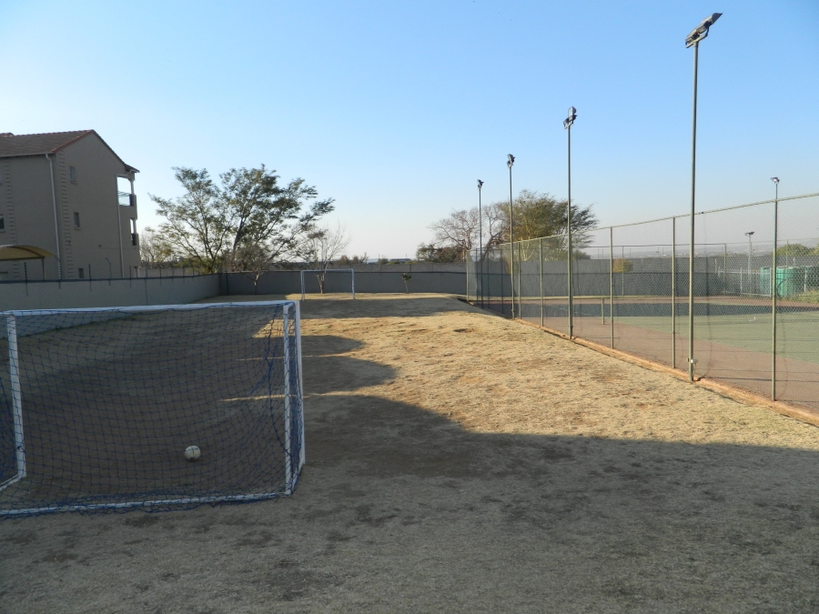 To Let 2 Bedroom Property for Rent in Leeuwenhof Estate Gauteng