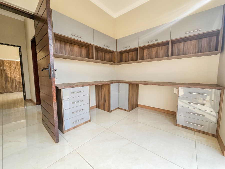 4 Bedroom Property for Sale in Eldoraigne Gauteng