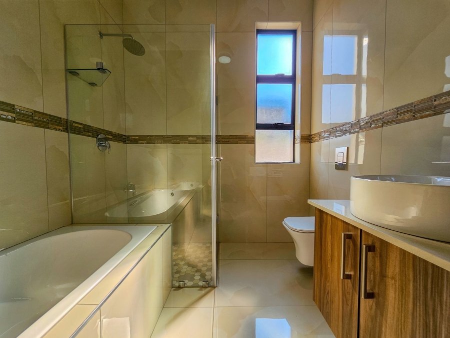 4 Bedroom Property for Sale in Eldoraigne Gauteng