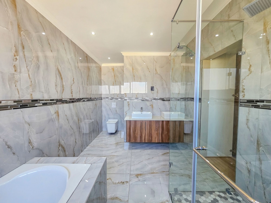 4 Bedroom Property for Sale in Eldoraigne Gauteng