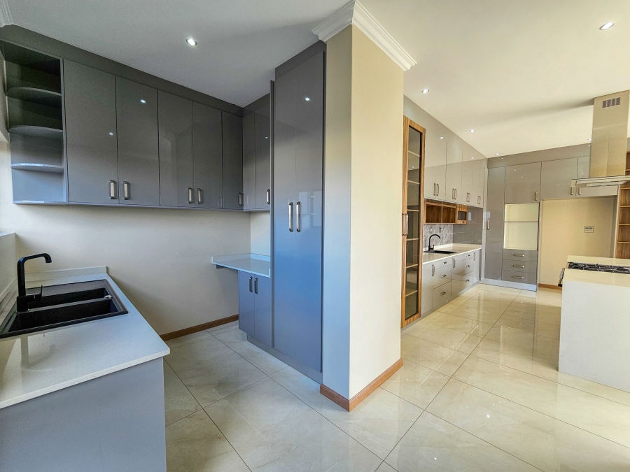 4 Bedroom Property for Sale in Eldoraigne Gauteng