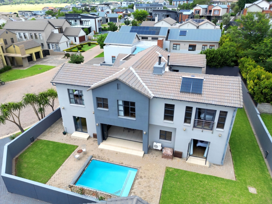5 Bedroom Property for Sale in Copperleaf Estate Gauteng