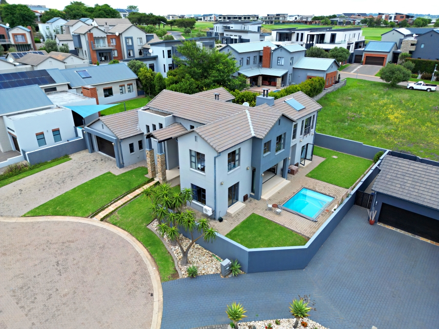 5 Bedroom Property for Sale in Copperleaf Estate Gauteng