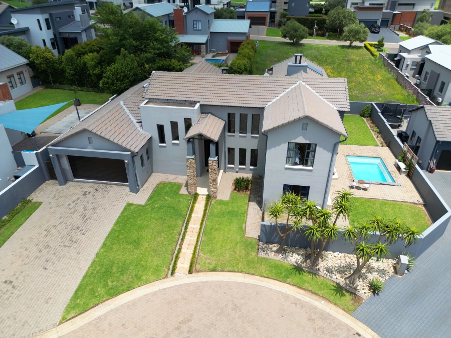 5 Bedroom Property for Sale in Copperleaf Estate Gauteng