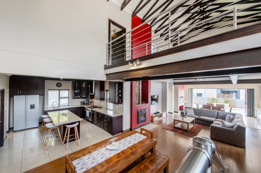 5 Bedroom Property for Sale in Copperleaf Estate Gauteng