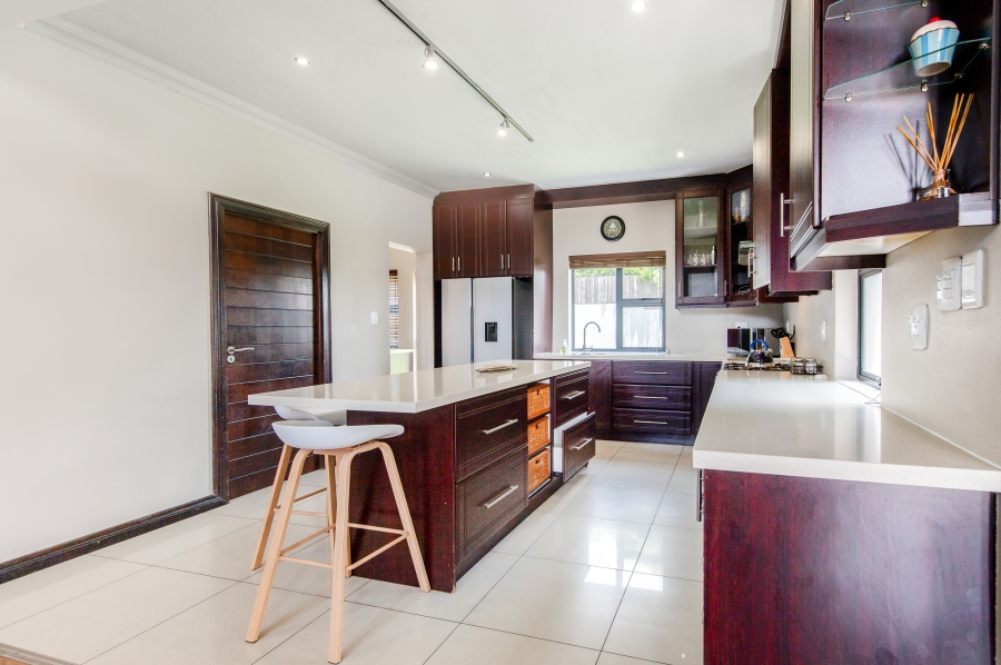 5 Bedroom Property for Sale in Copperleaf Estate Gauteng