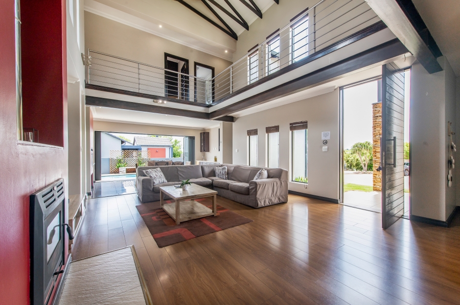 5 Bedroom Property for Sale in Copperleaf Estate Gauteng
