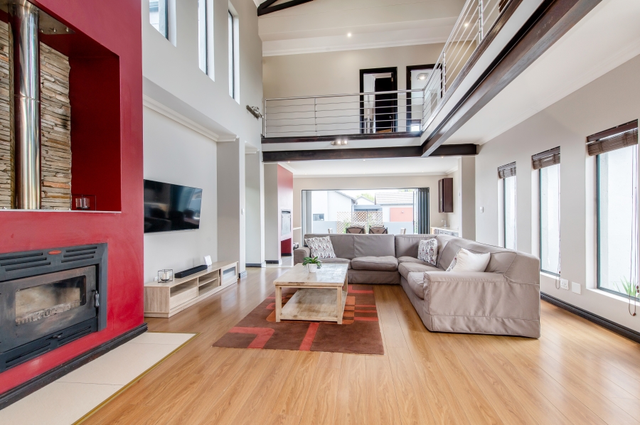 5 Bedroom Property for Sale in Copperleaf Estate Gauteng