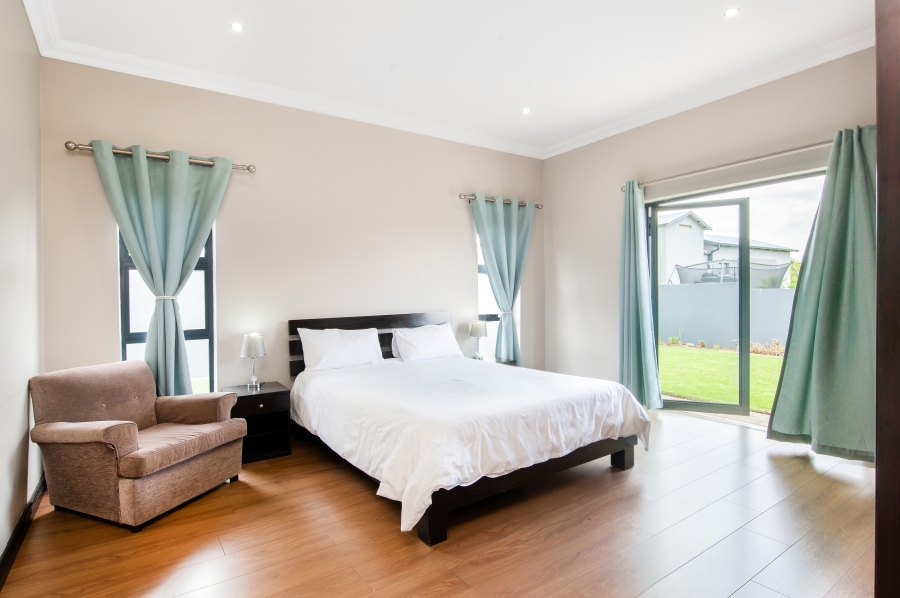 5 Bedroom Property for Sale in Copperleaf Estate Gauteng