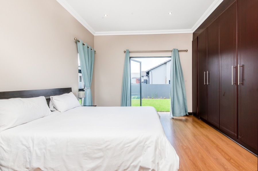 5 Bedroom Property for Sale in Copperleaf Estate Gauteng