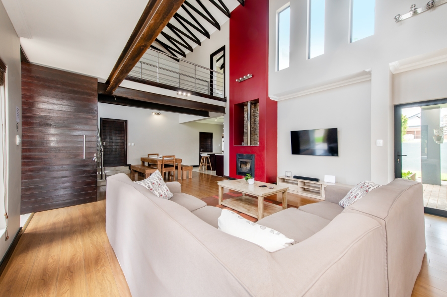 5 Bedroom Property for Sale in Copperleaf Estate Gauteng