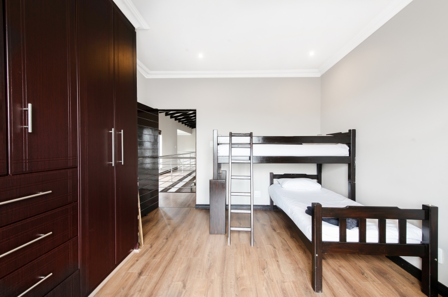 5 Bedroom Property for Sale in Copperleaf Estate Gauteng
