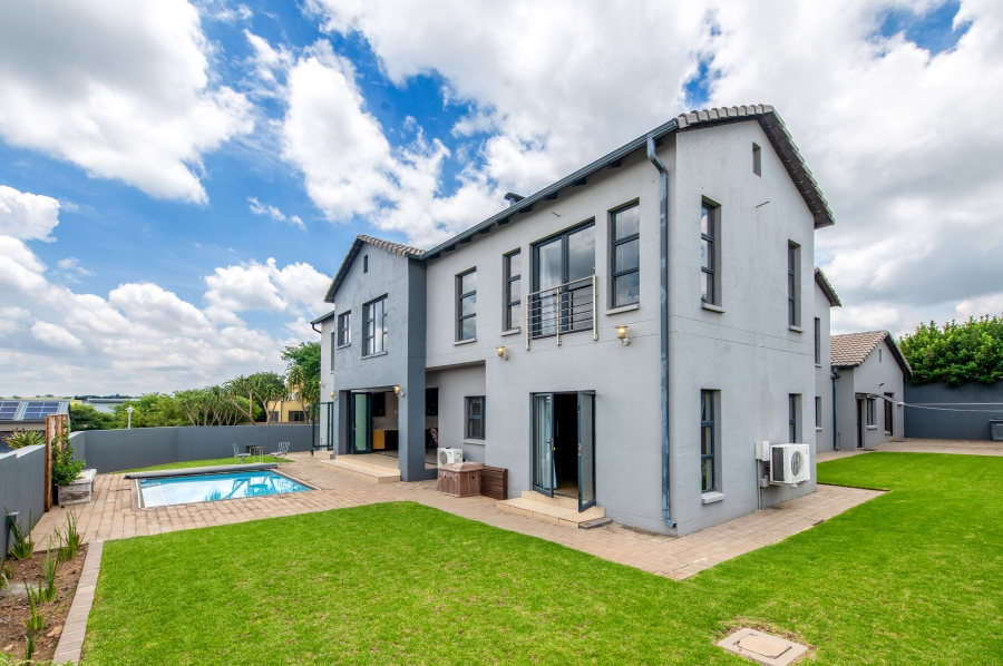 5 Bedroom Property for Sale in Copperleaf Estate Gauteng