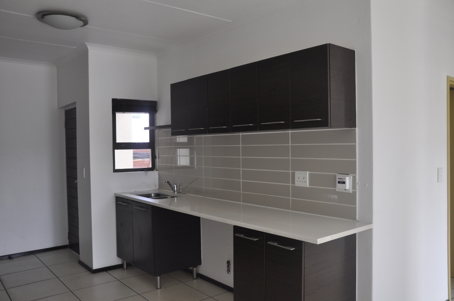 2 Bedroom Property for Sale in Noordwyk Gauteng
