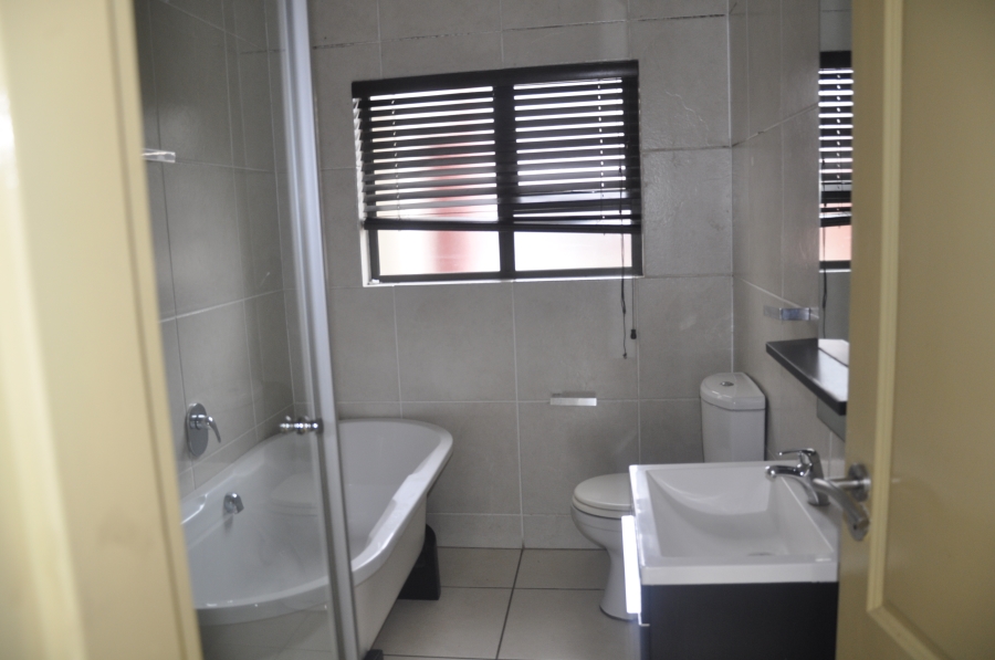 2 Bedroom Property for Sale in Noordwyk Gauteng