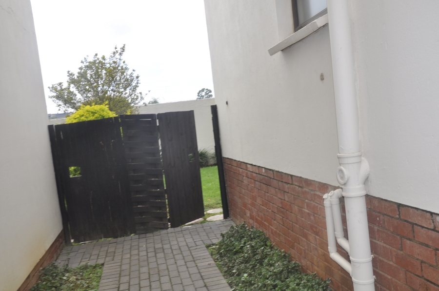 2 Bedroom Property for Sale in Noordwyk Gauteng