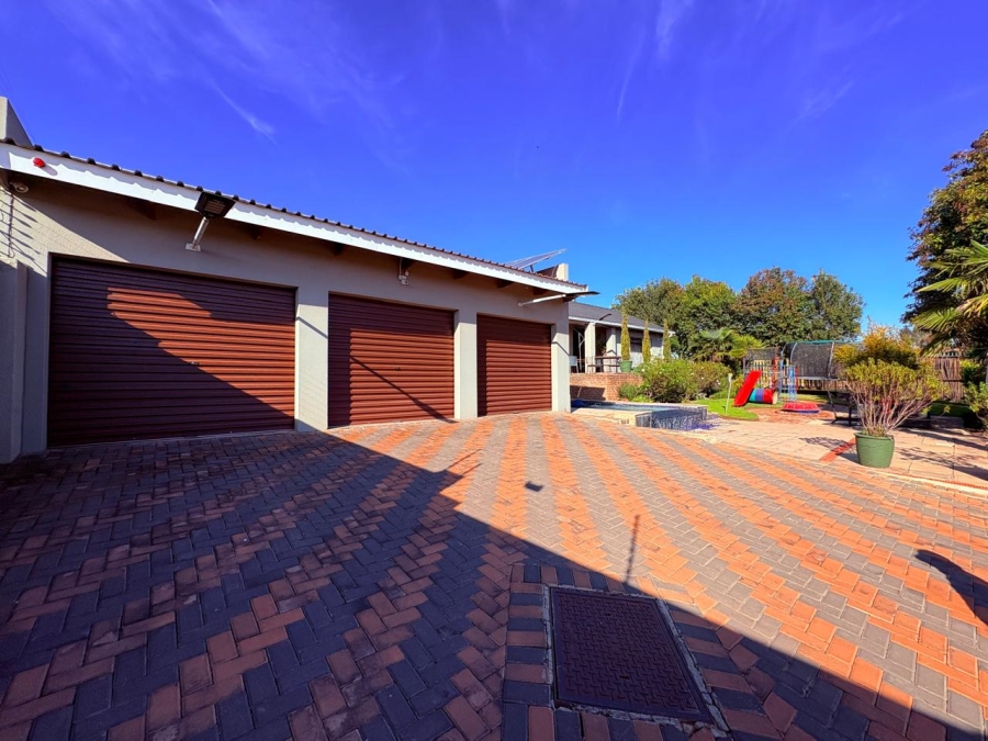 4 Bedroom Property for Sale in Dalpark Proper Gauteng