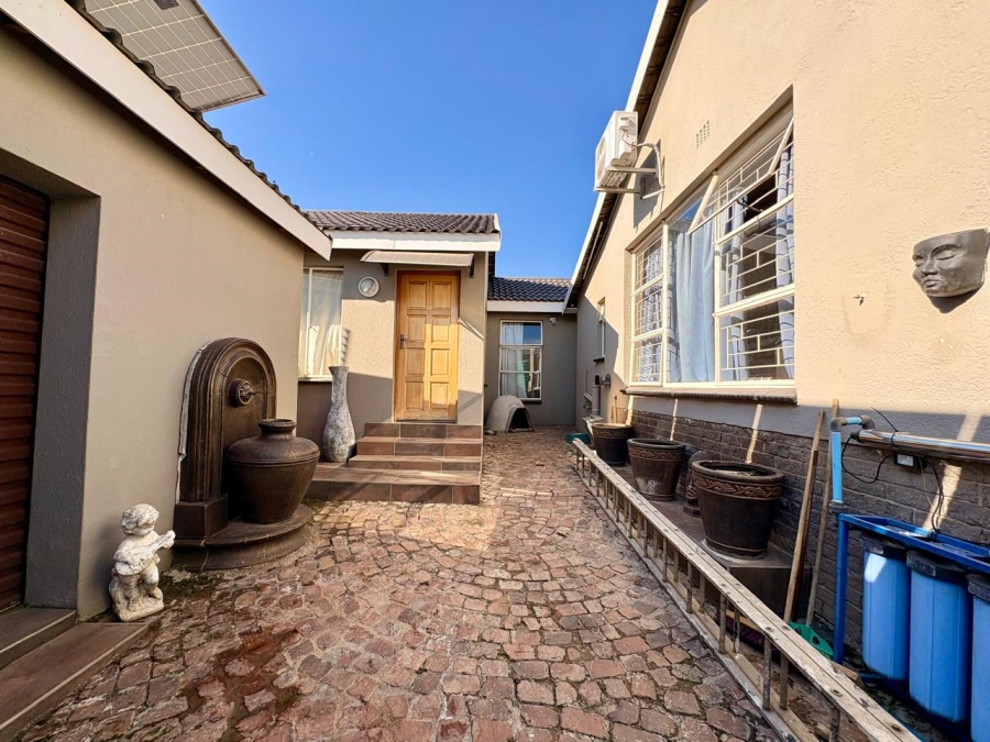4 Bedroom Property for Sale in Dalpark Proper Gauteng