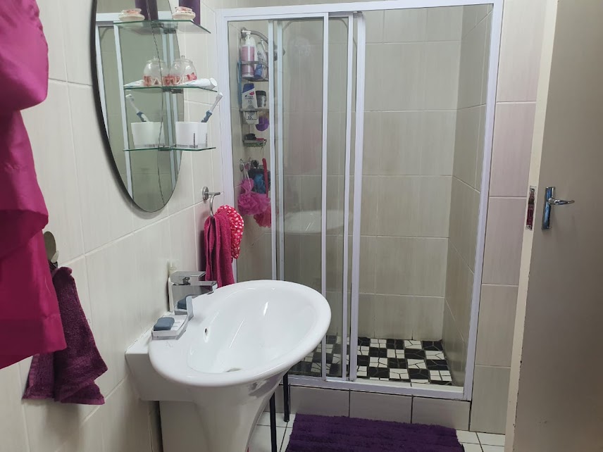 4 Bedroom Property for Sale in Glen Marais Gauteng