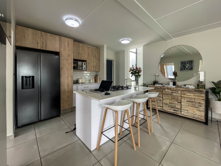 To Let 4 Bedroom Property for Rent in Little Falls Gauteng