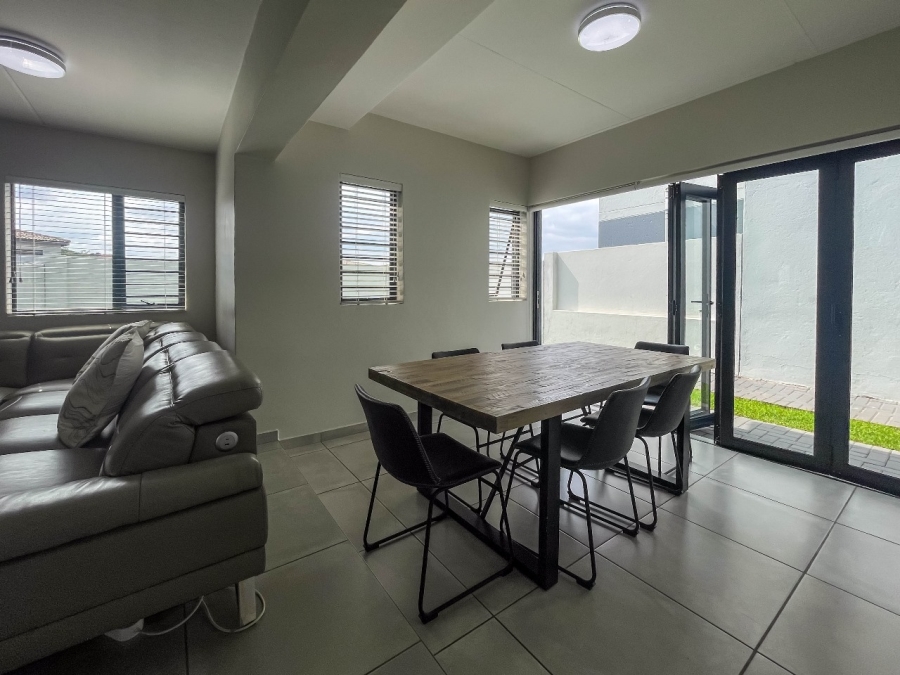 To Let 4 Bedroom Property for Rent in Little Falls Gauteng