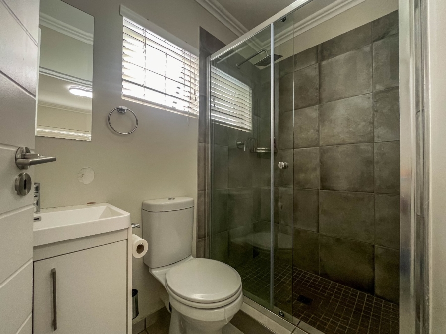 To Let 4 Bedroom Property for Rent in Little Falls Gauteng